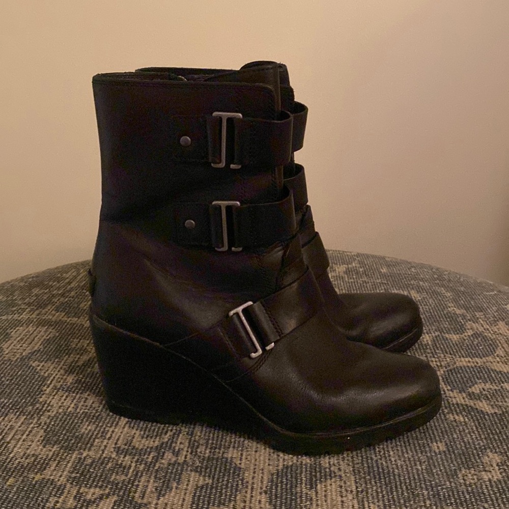 SOREL JOAN OF ARCTIC LEATHER BOOTIE